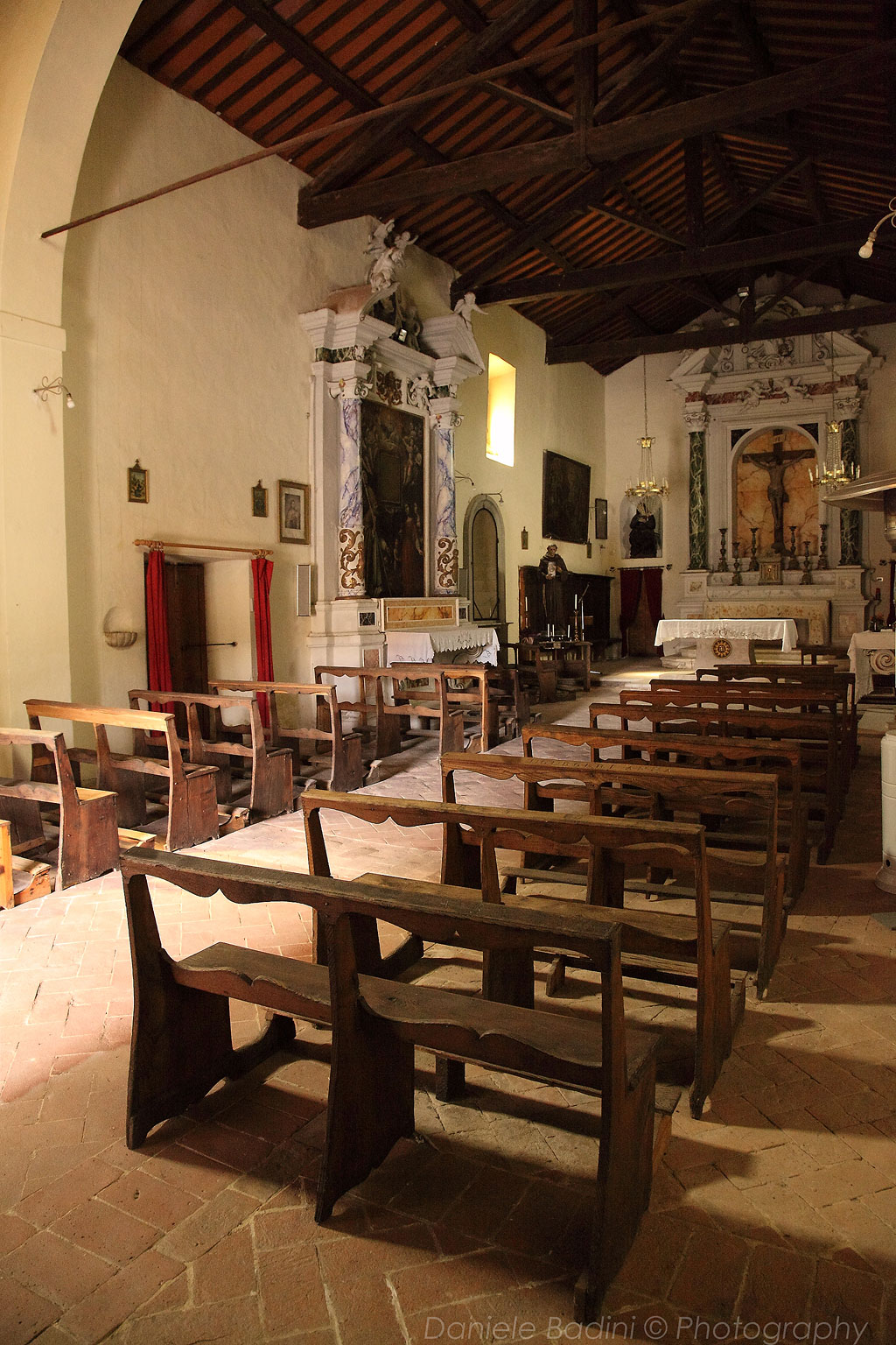 Seggiano chiesa interno